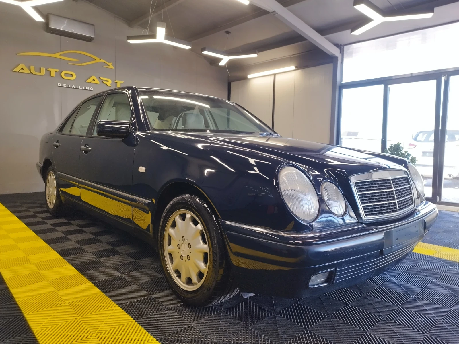 Mercedes-Benz E 200 Компресор 186кс. , снимка 3 - Автомобили и джипове - 54416997