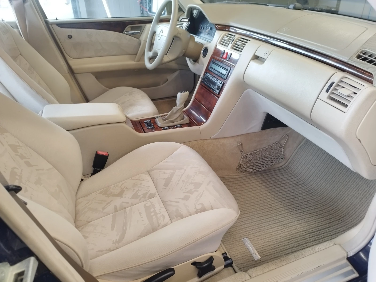 Mercedes-Benz E 200 Компресор 186кс. , снимка 8 - Автомобили и джипове - 54416997