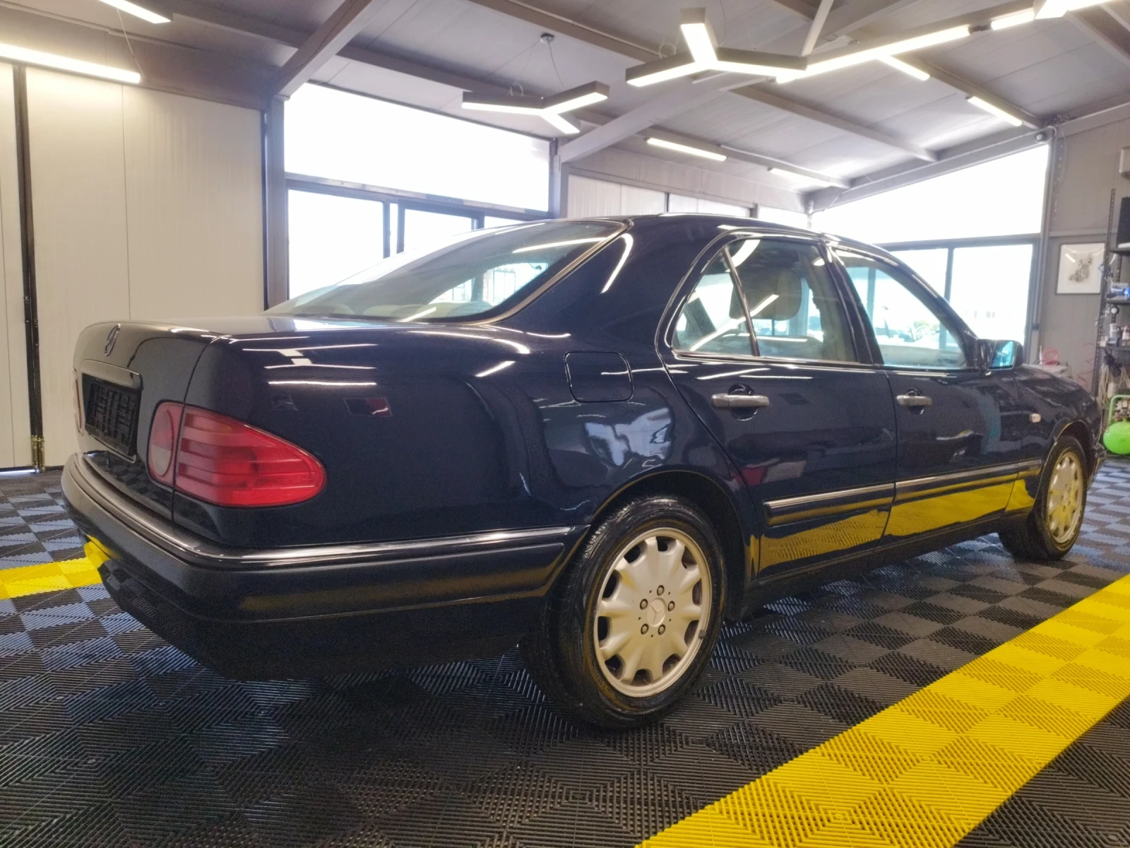 Mercedes-Benz E 200 Компресор 186кс. , снимка 6 - Автомобили и джипове - 54416997