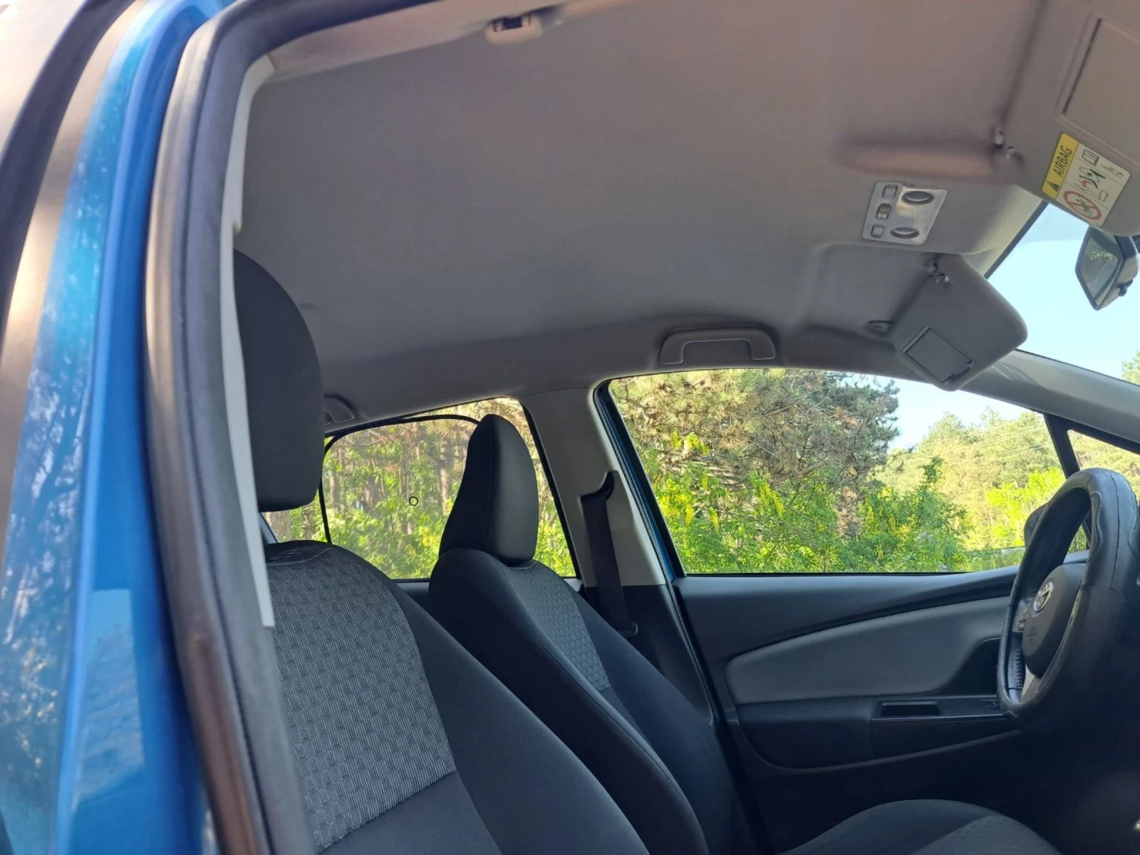 Toyota Yaris 1.33 i Facelift, снимка 10 - Автомобили и джипове - 54580430