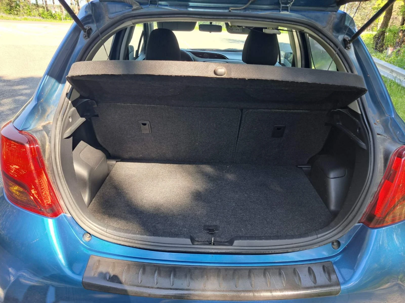 Toyota Yaris 1.33 i Facelift, снимка 13 - Автомобили и джипове - 54580430