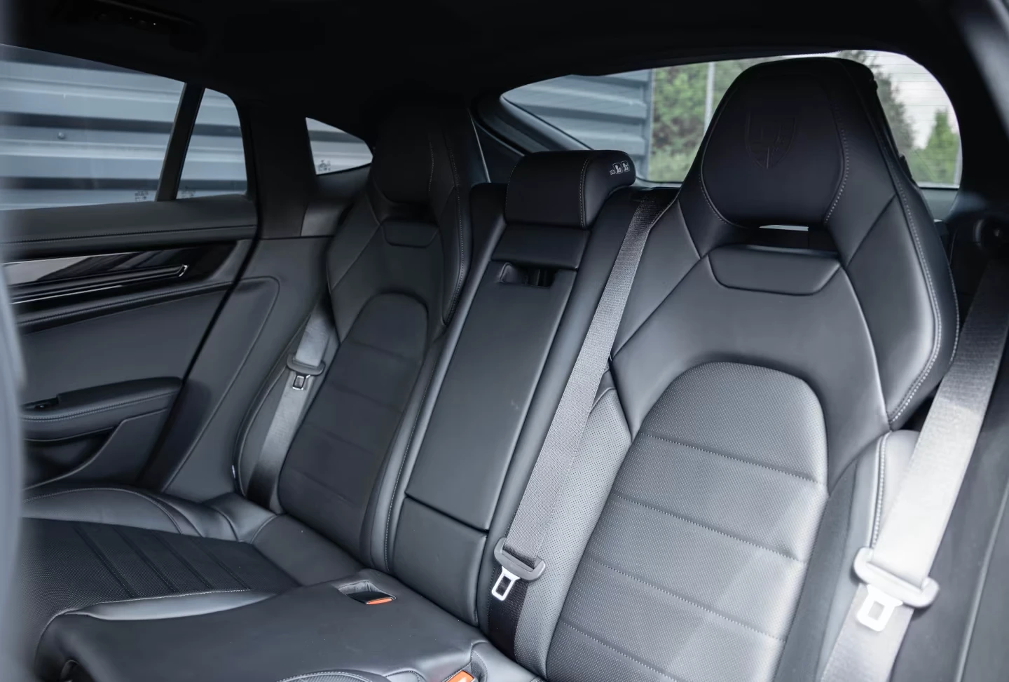 Porsche Panamera 4S* E-HYBRID* HYPER* DISTR* MEMORY* BOSE* 360CAM* , снимка 16 - Автомобили и джипове - 55097366