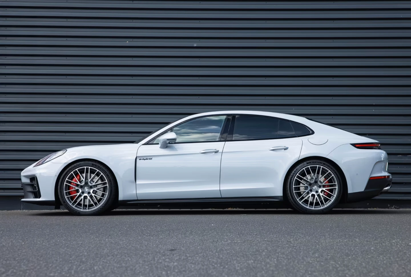 Porsche Panamera 4S* E-HYBRID* HYPER* DISTR* MEMORY* BOSE* 360CAM* , снимка 5 - Автомобили и джипове - 55097366
