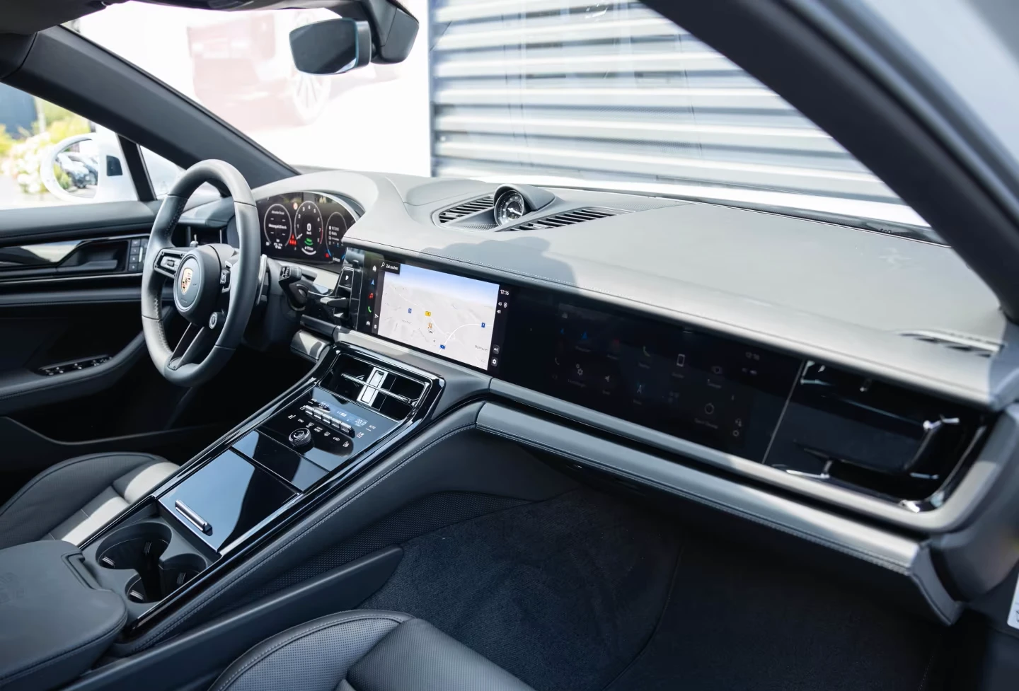 Porsche Panamera 4S* E-HYBRID* HYPER* DISTR* MEMORY* BOSE* 360CAM* , снимка 15 - Автомобили и джипове - 55097366