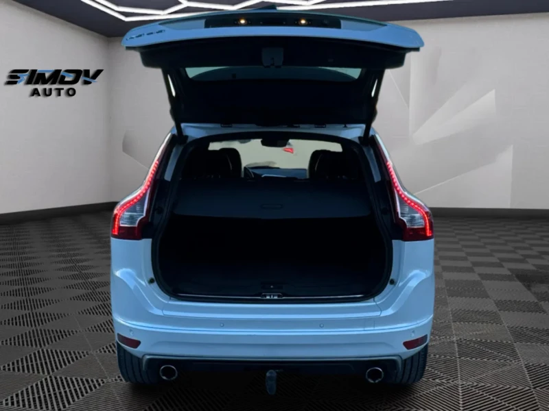 Volvo XC60 3.0T6 R-DESIGN ДИСТРОНИК KEYLESSGO КАМЕРА SWISS, снимка 13 - Автомобили и джипове - 52415040