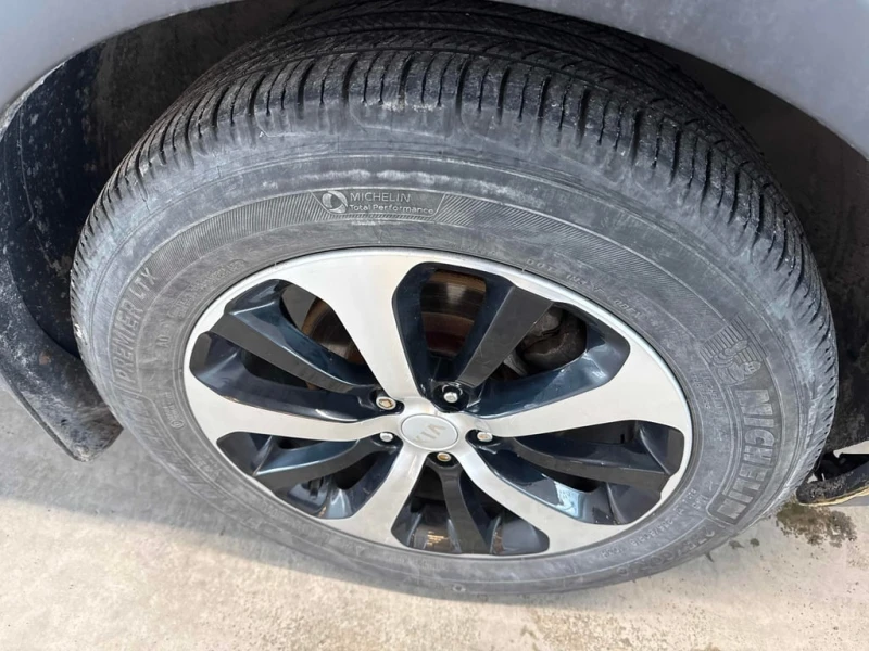 Kia Sorento * AWD 4dr 3.3L EX 7 Seater * CARFAX * БЕЗ ПЪРВОНАЧ, снимка 7 - Автомобили и джипове - 52940374