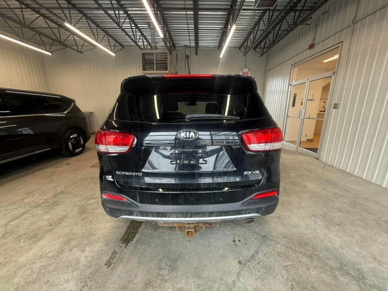 Kia Sorento * AWD 4dr 3.3L EX 7 Seater * CARFAX * БЕЗ ПЪРВОНАЧ, снимка 4 - Автомобили и джипове - 52940374