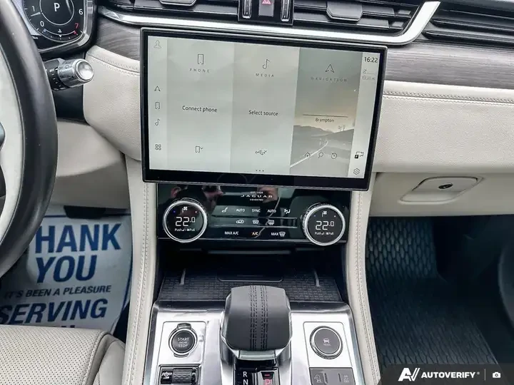 Jaguar F-PACE P340 3.0 V6 * RARE CAR* * CARFAX * АВТО КРЕДИТ * , снимка 13 - Автомобили и джипове - 54732868
