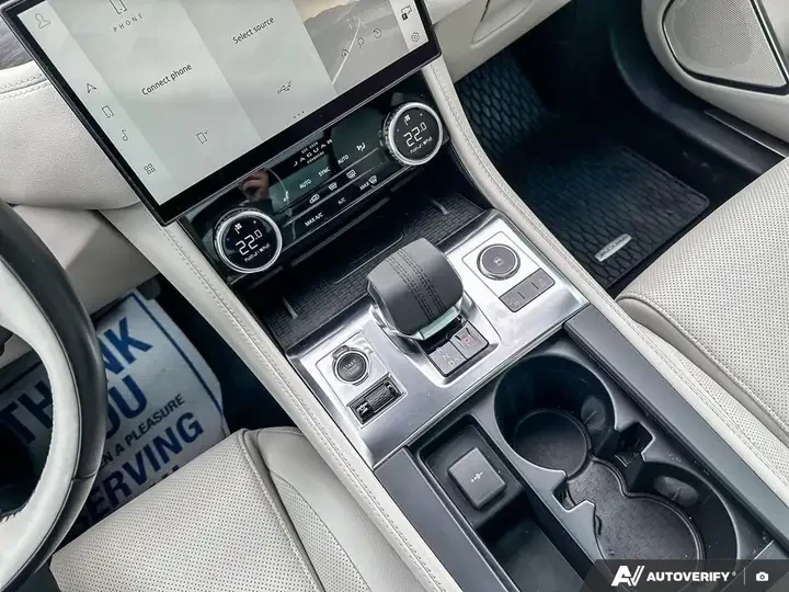 Jaguar F-PACE P340 3.0 V6 * RARE CAR* * CARFAX * АВТО КРЕДИТ * , снимка 14 - Автомобили и джипове - 54732868