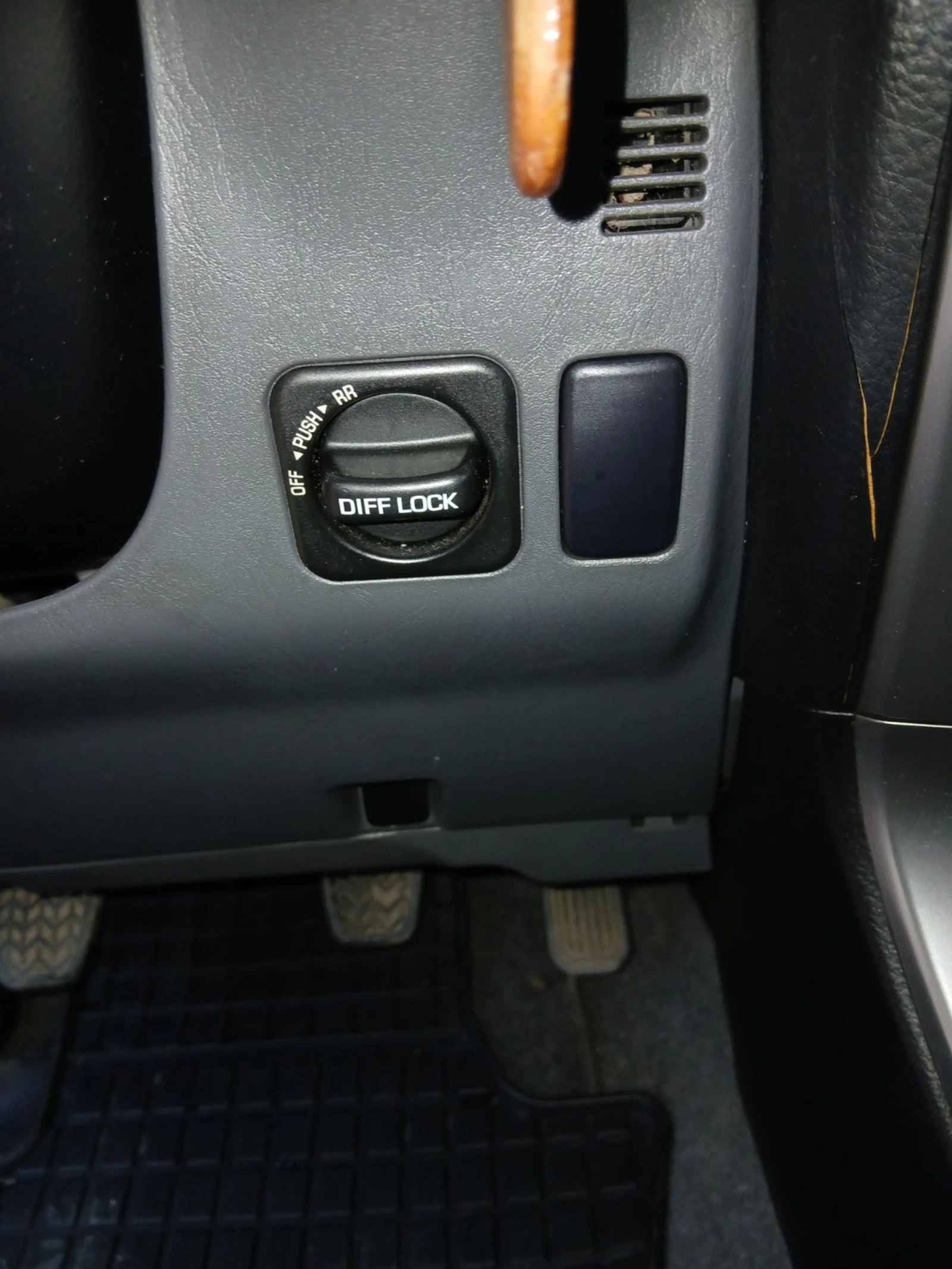 Toyota Land cruiser, снимка 14 - Автомобили и джипове - 53866891