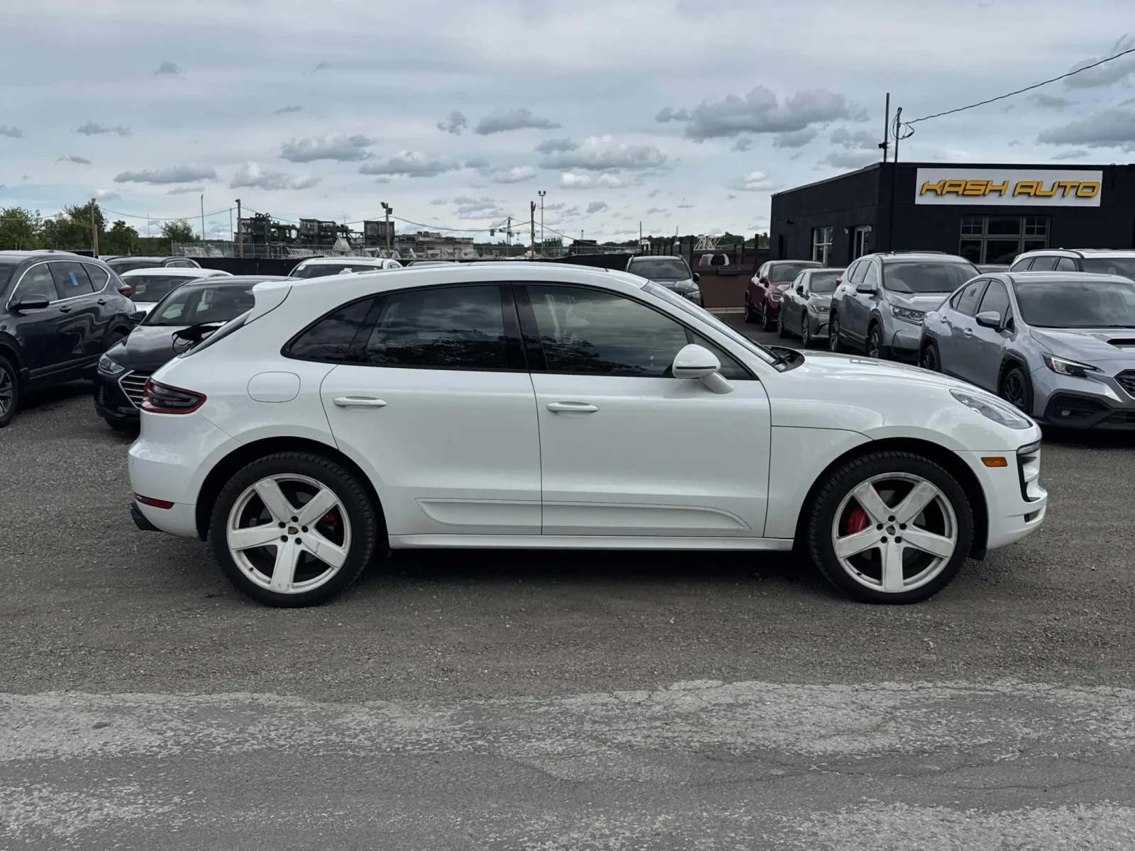 Porsche Macan Turbo * ОБДУХВАНЕ* ПОДГРЕВИ * ПАНОРАМА * CARFAX, снимка 4 - Автомобили и джипове - 54920021