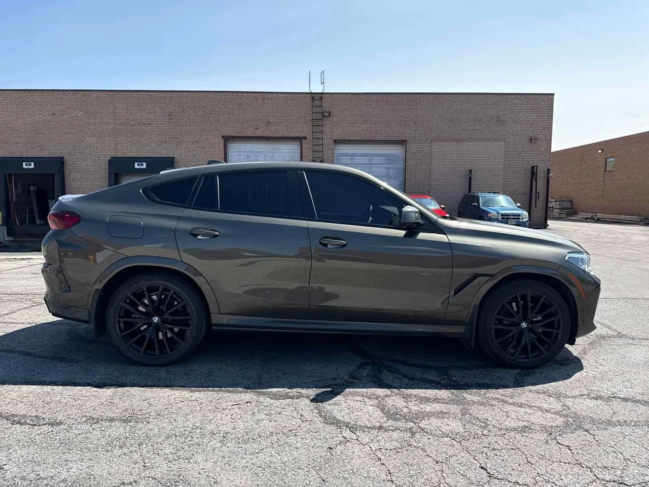 BMW X6 * xDrive40i* LASER* DISTRONIC* COMFORT SEATS* 360*, снимка 3 - Автомобили и джипове - 55466437