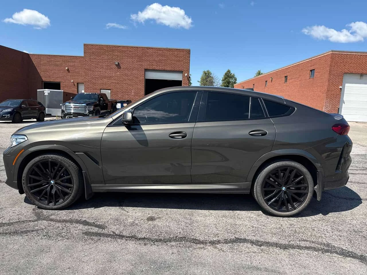 BMW X6 * xDrive40i* LASER* DISTRONIC* COMFORT SEATS* 360*, снимка 2 - Автомобили и джипове - 55466437