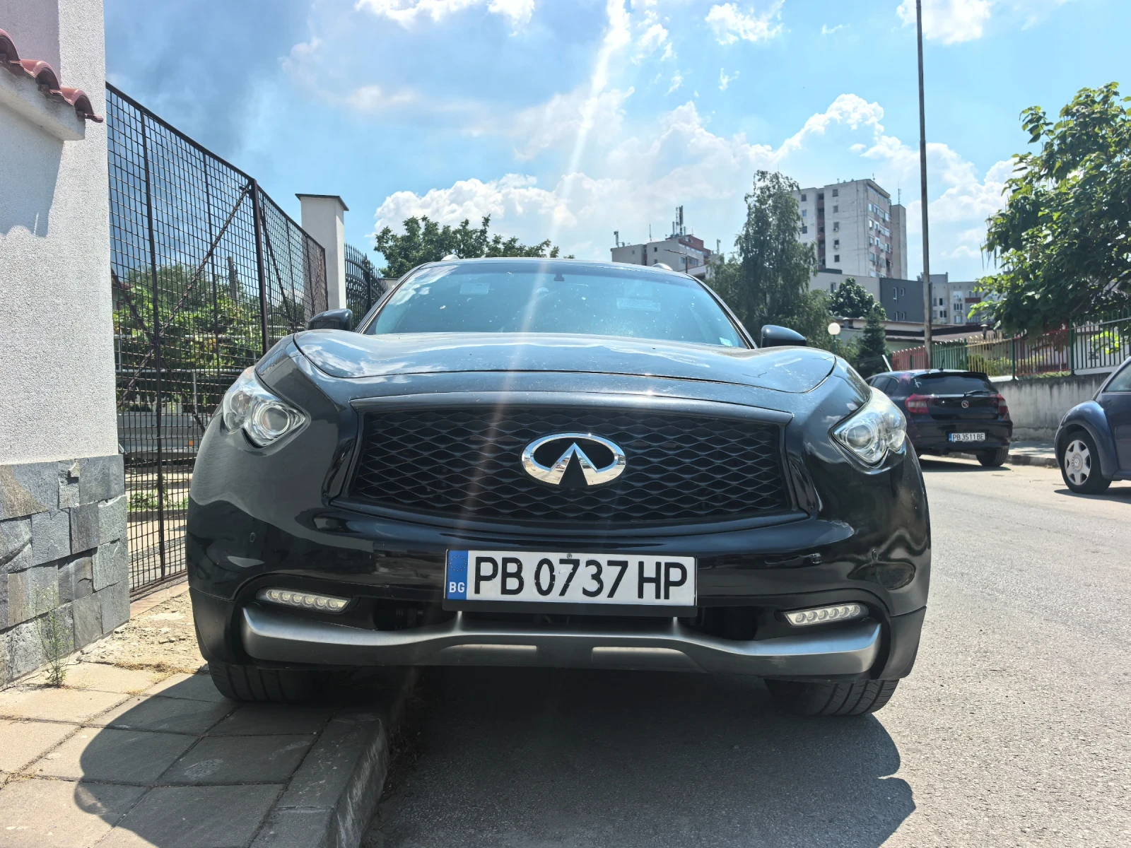 Infiniti QX70