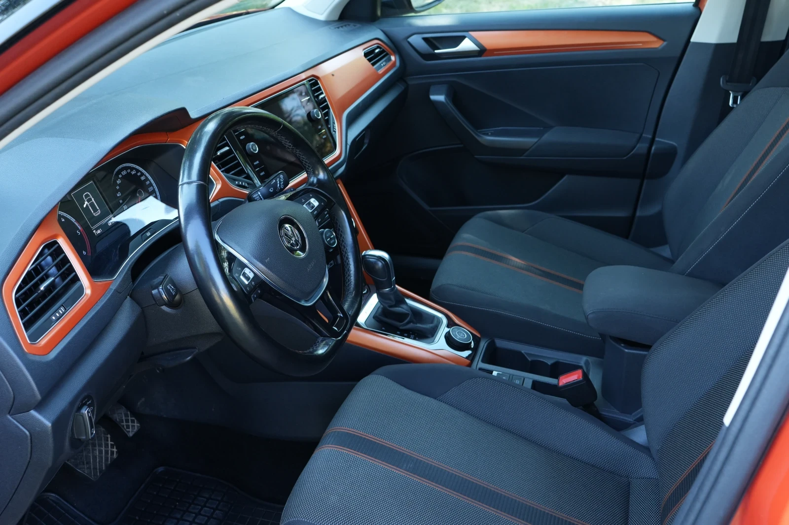 VW T-Roc, снимка 3 - Автомобили и джипове - 56127053