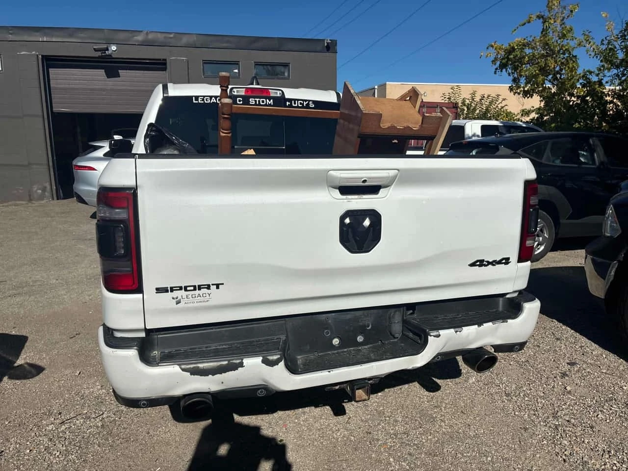 Dodge RAM 1500 * Sport * CARFAX * БЕЗ ПЪРВОНАЧАЛНА ВНОСКА, снимка 4 - Автомобили и джипове - 56207951