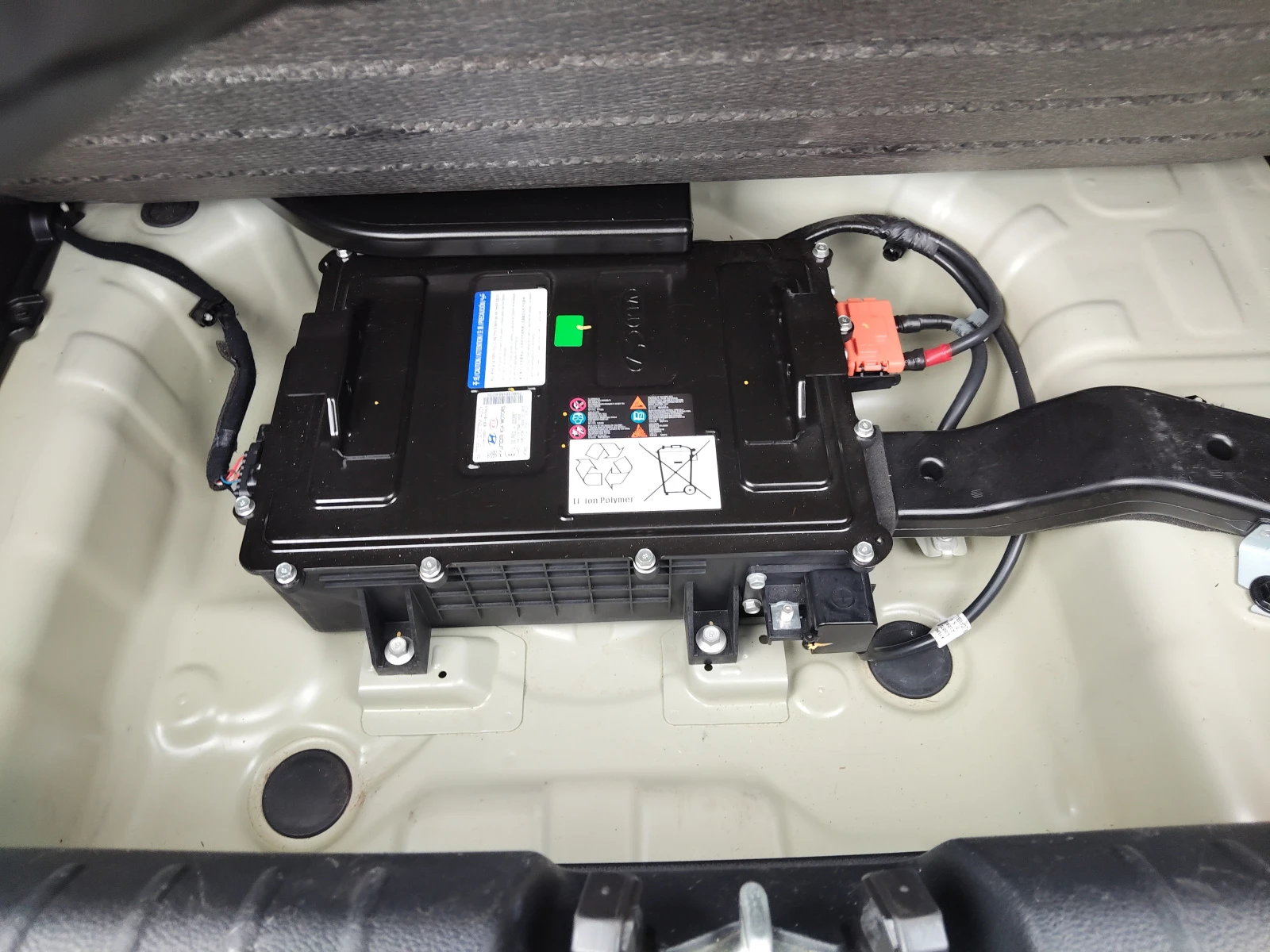 Kia Stonic Hybrid 114000km!!!, снимка 15 - Автомобили и джипове - 56519383