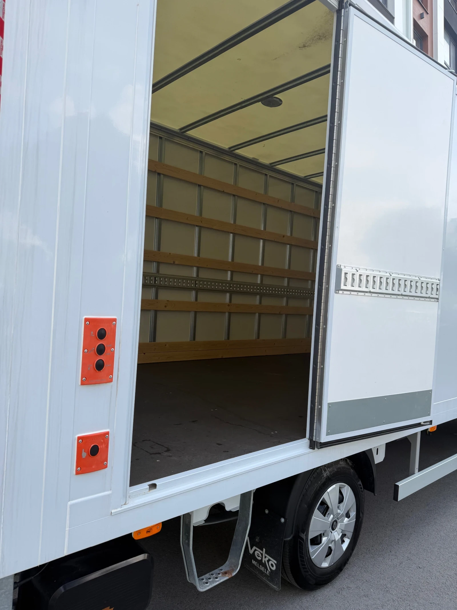 Renault Master 1.7D L3, снимка 11 - Бусове и автобуси - 55225783