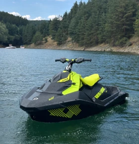 ����� �� �������� �� ���� Bombardier Sea Doo Spark Trixx 2up