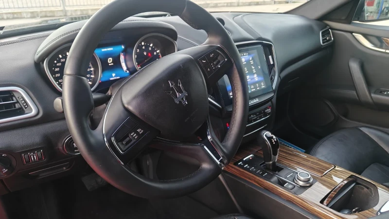 Maserati Ghibli SQ4* AWD* Напълно обслужена!, снимка 4 - Автомобили и джипове - 52326361