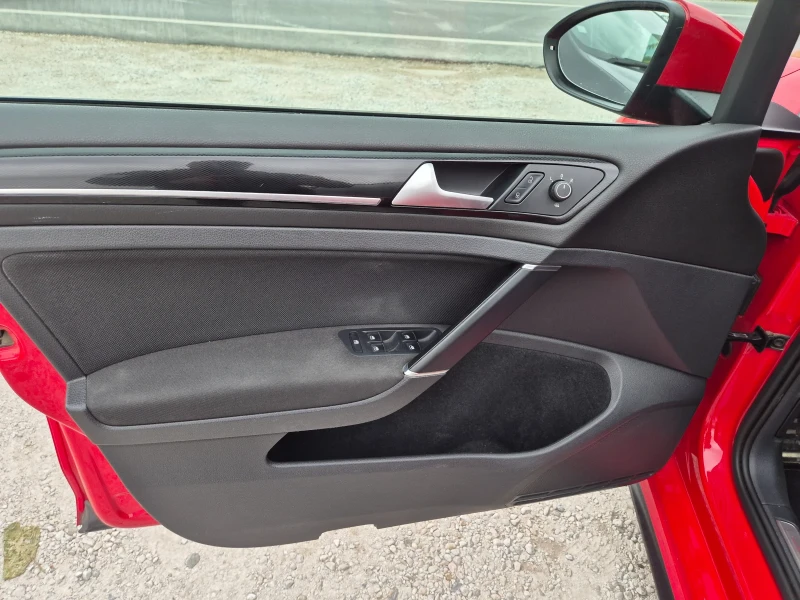 VW Golf 2.0T 211+ + GTI AKRAPOVICH, снимка 17 - Автомобили и джипове - 51955663