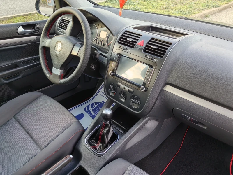 VW Golf 1.9tdi 105ps Navi, снимка 13 - Автомобили и джипове - 52849229