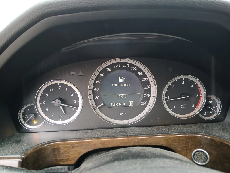 Mercedes-Benz E 220 CDI, снимка 8 - Автомобили и джипове - 53295152