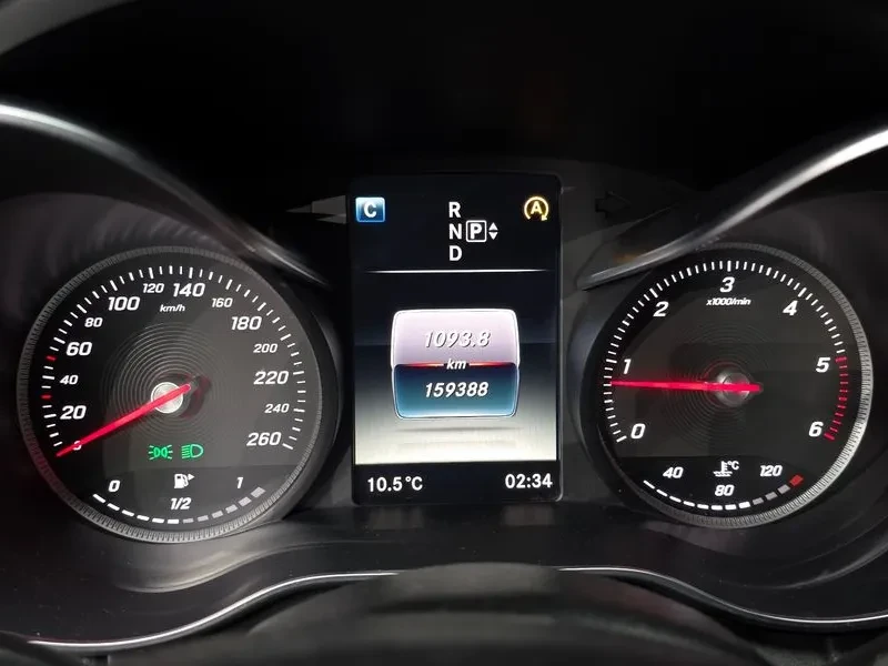 Mercedes-Benz C 220, снимка 8 - Автомобили и джипове - 54282279