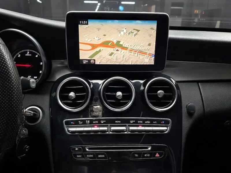 Mercedes-Benz C 220, снимка 14 - Автомобили и джипове - 54282279