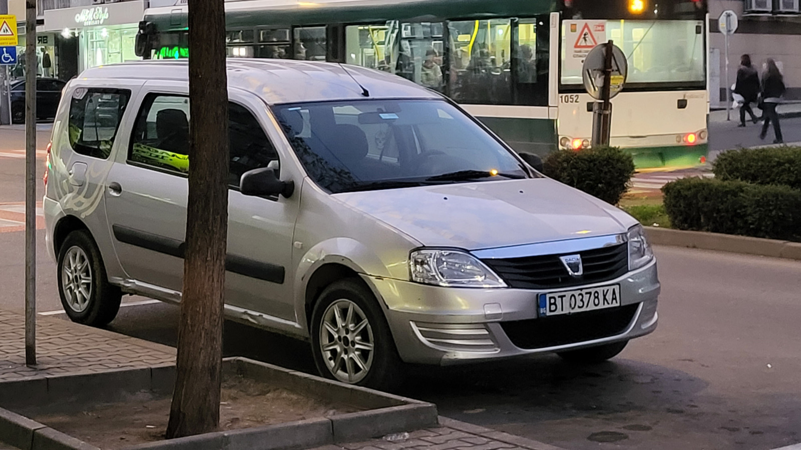 Dacia Logan 1.6 - изображение 1
