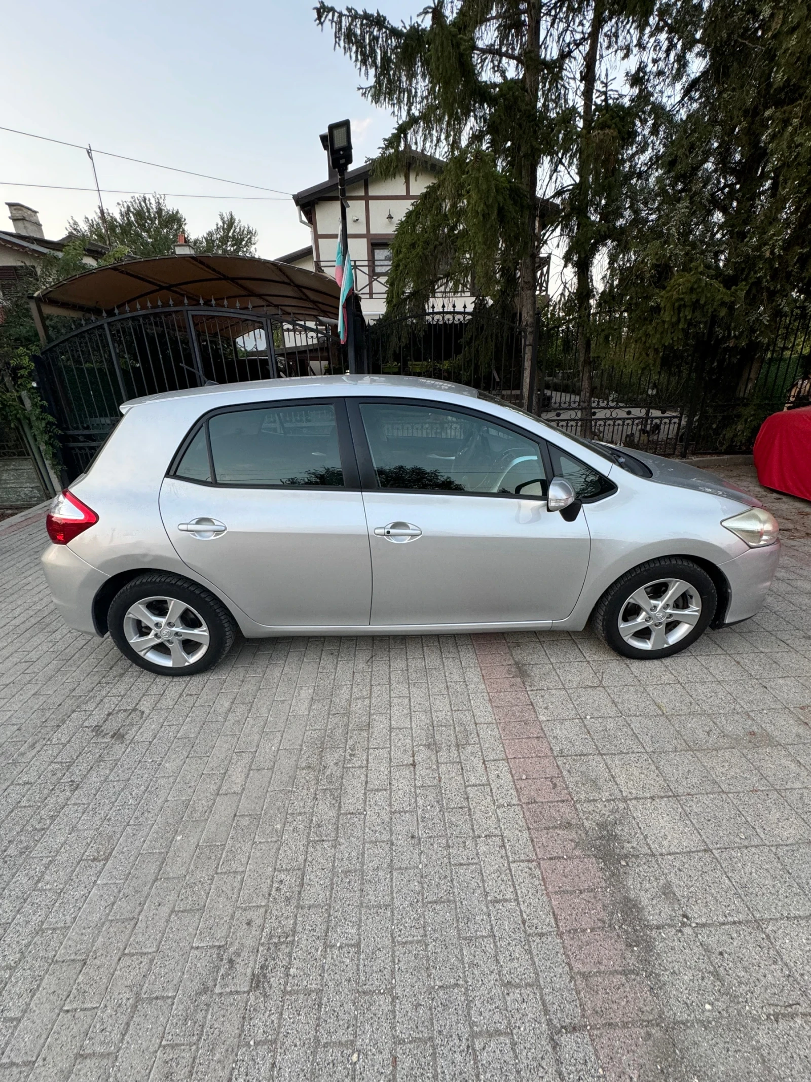 Toyota Auris  - изображение 3