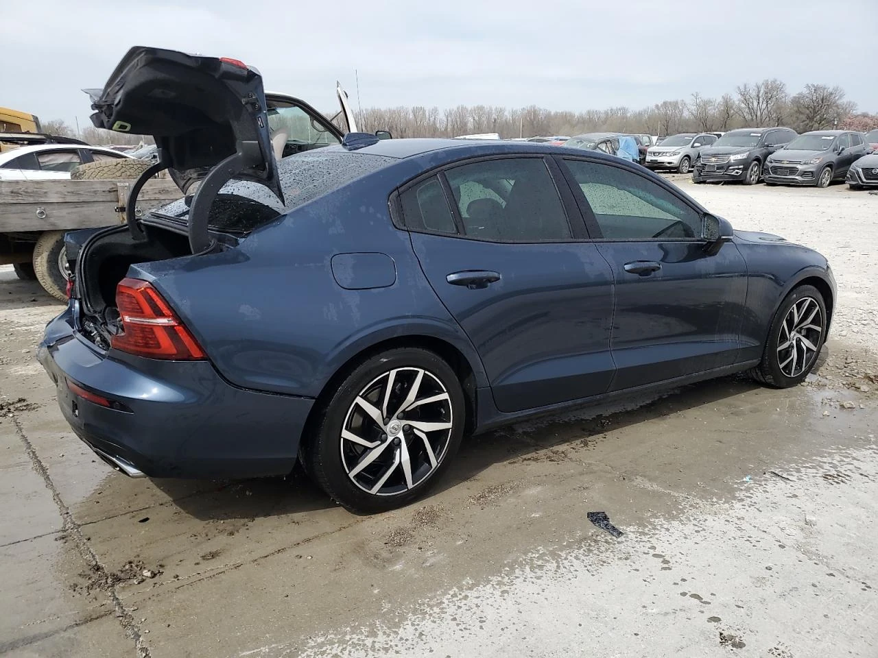 Volvo S60 T5 FWD Momentum - изображение 3