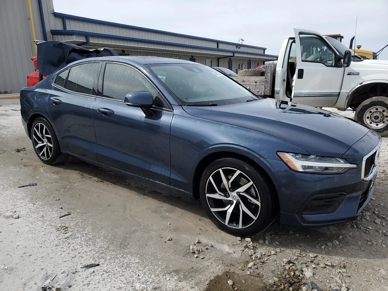 Volvo S60 T5 FWD Momentum - изображение 4