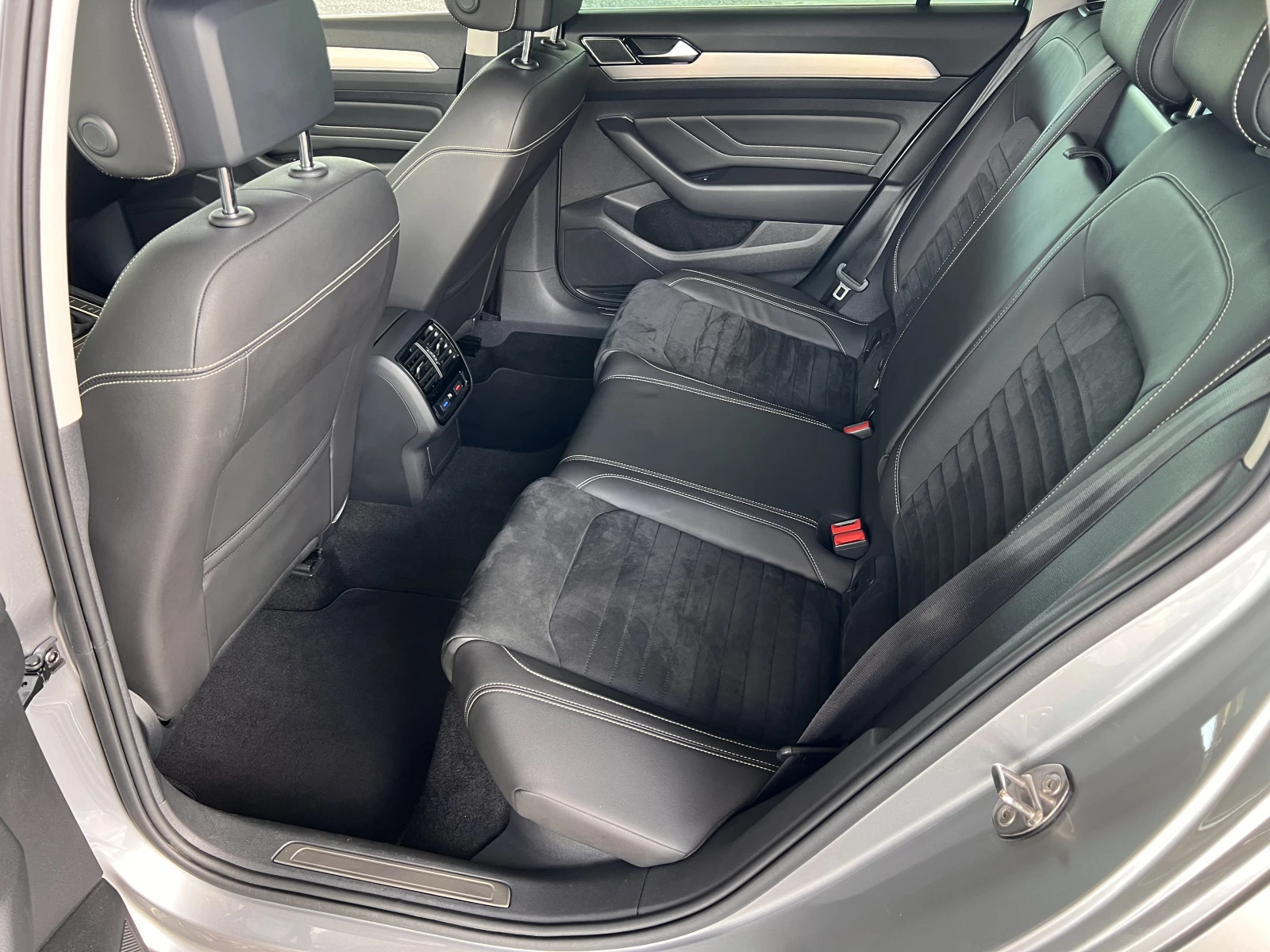 VW Passat Elegance/2.0TDI/150k.c./7AT/N1 - изображение 10