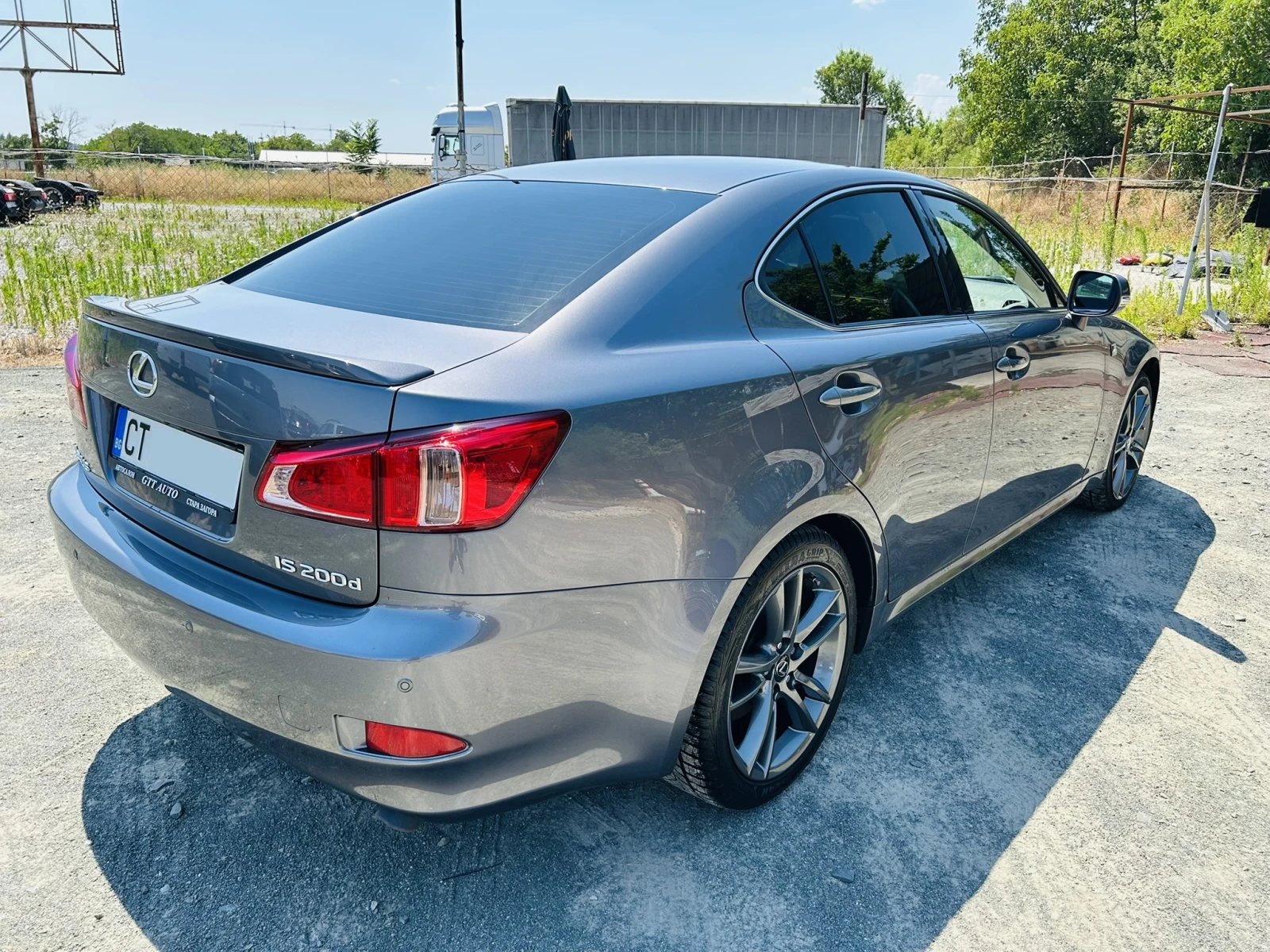 Lexus IS 220d F-Sport - изображение 6