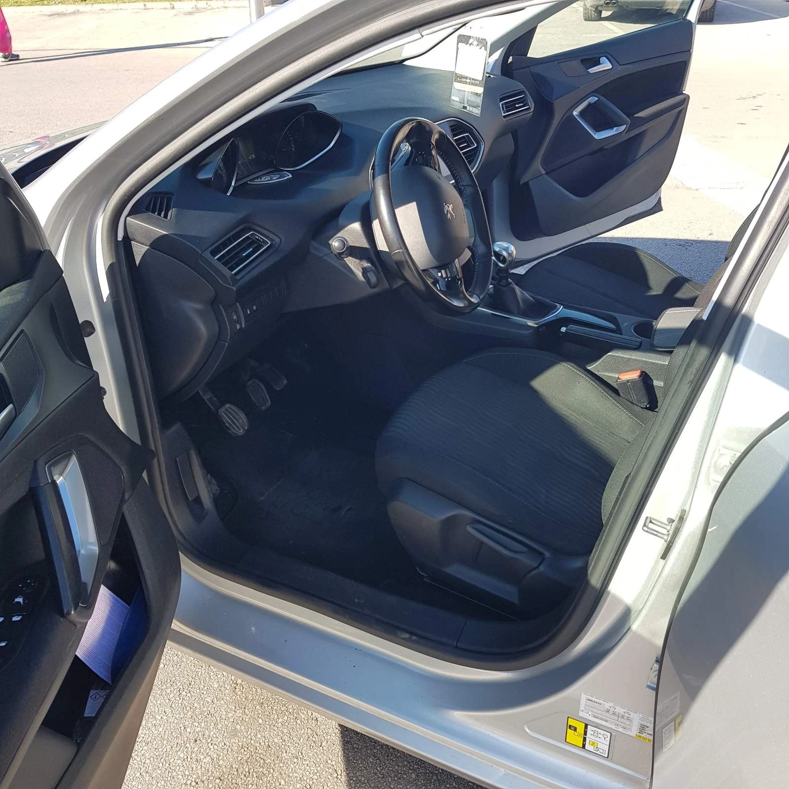 Peugeot 308 1.6 SW T9 - изображение 8