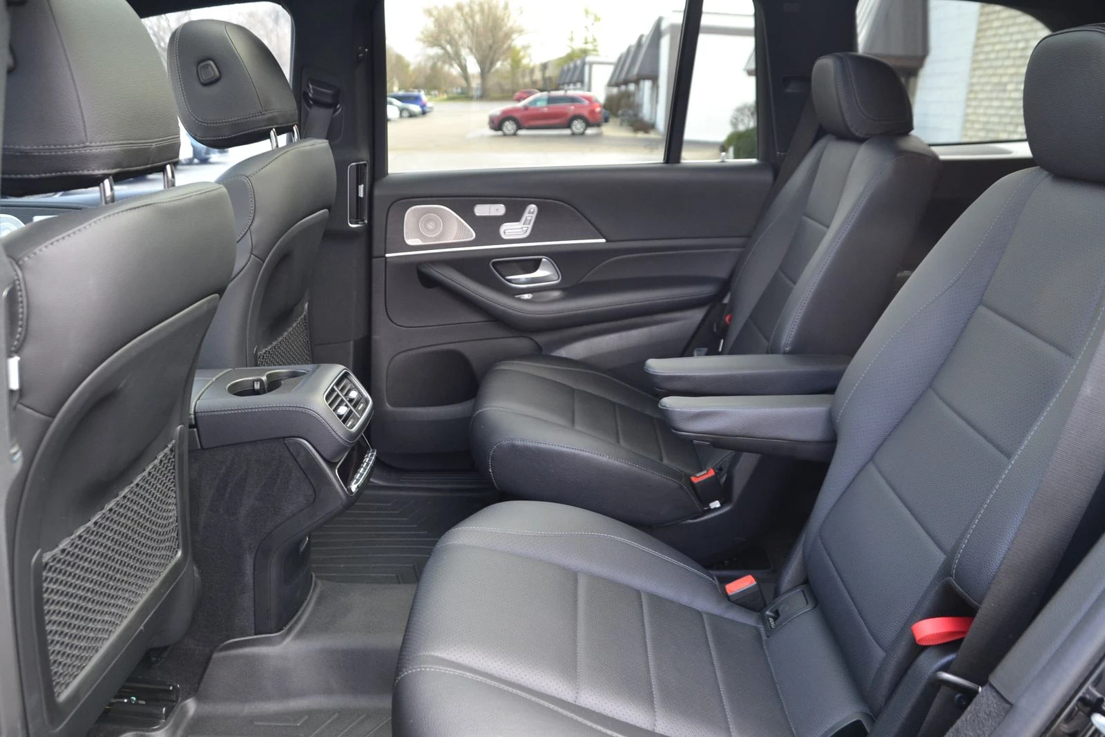 Mercedes-Benz GLS 450 2021| ВАКУМ| DISTRONIK| BURMASTER| PANO| AMBIENT| , снимка 15 - Автомобили и джипове - 53818608