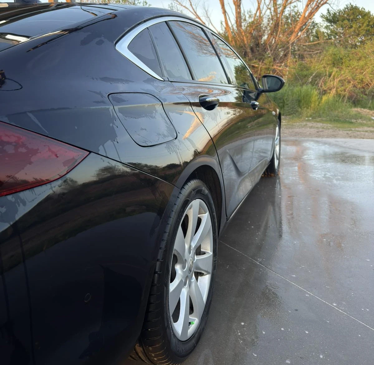 Opel Insignia 2.0 ВСИЧКИ ЕКСТРИ + НА 100% ОБСЛУЖЕН, снимка 3 - Автомобили и джипове - 54354582