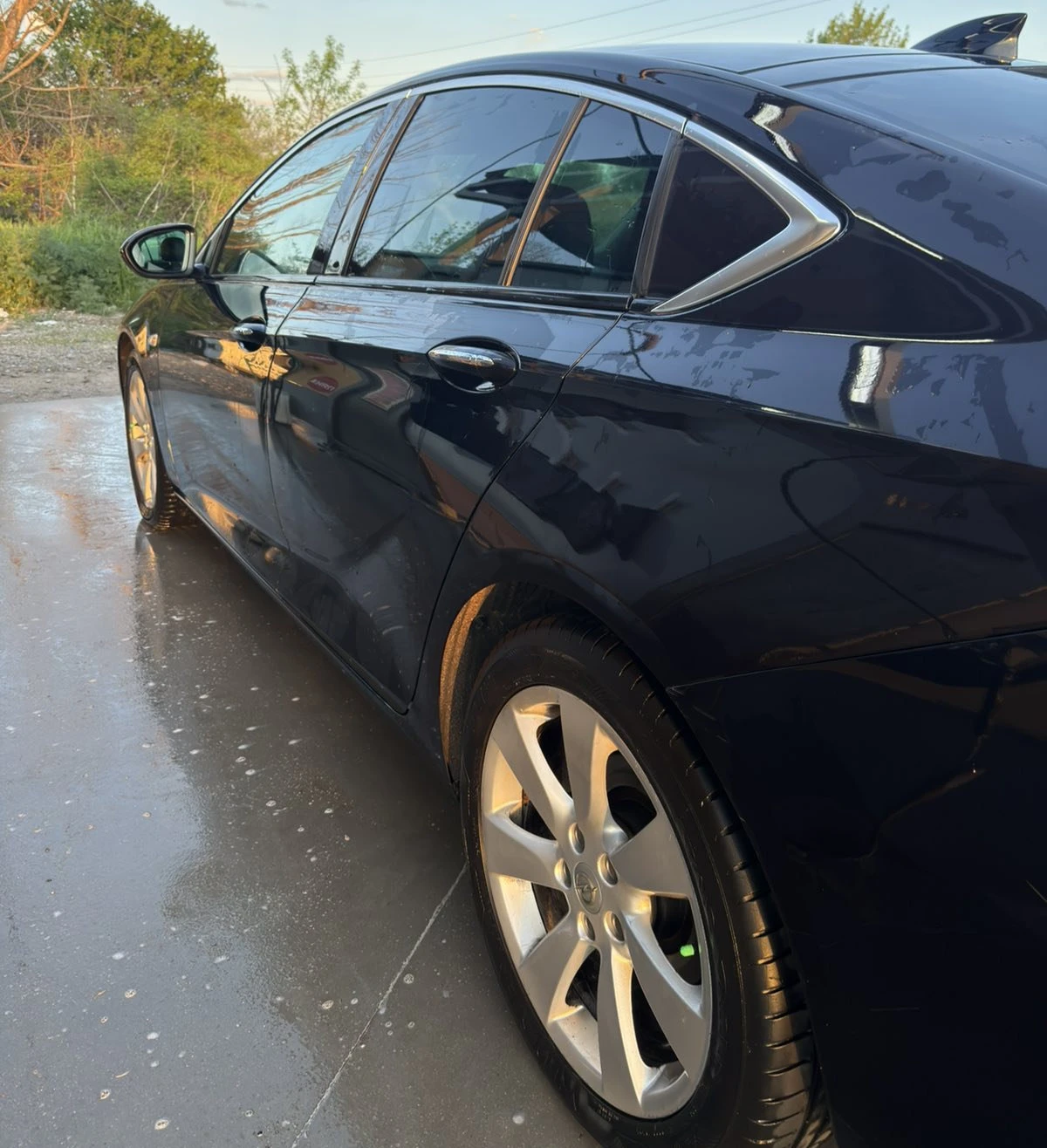 Opel Insignia 2.0 ВСИЧКИ ЕКСТРИ + НА 100% ОБСЛУЖЕН, снимка 2 - Автомобили и джипове - 54354582