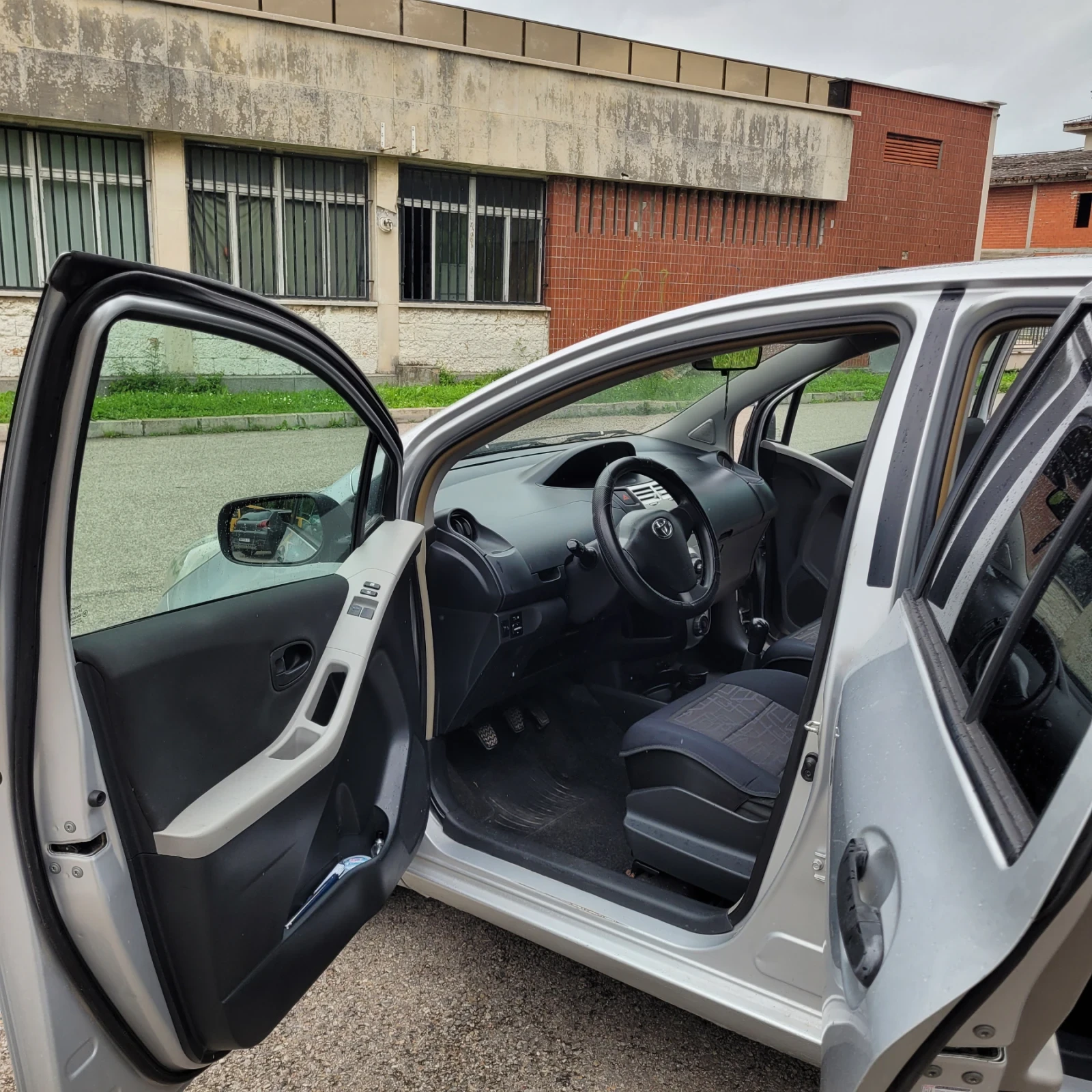 Toyota Yaris 1.4 D4D, снимка 6 - Автомобили и джипове - 54643389