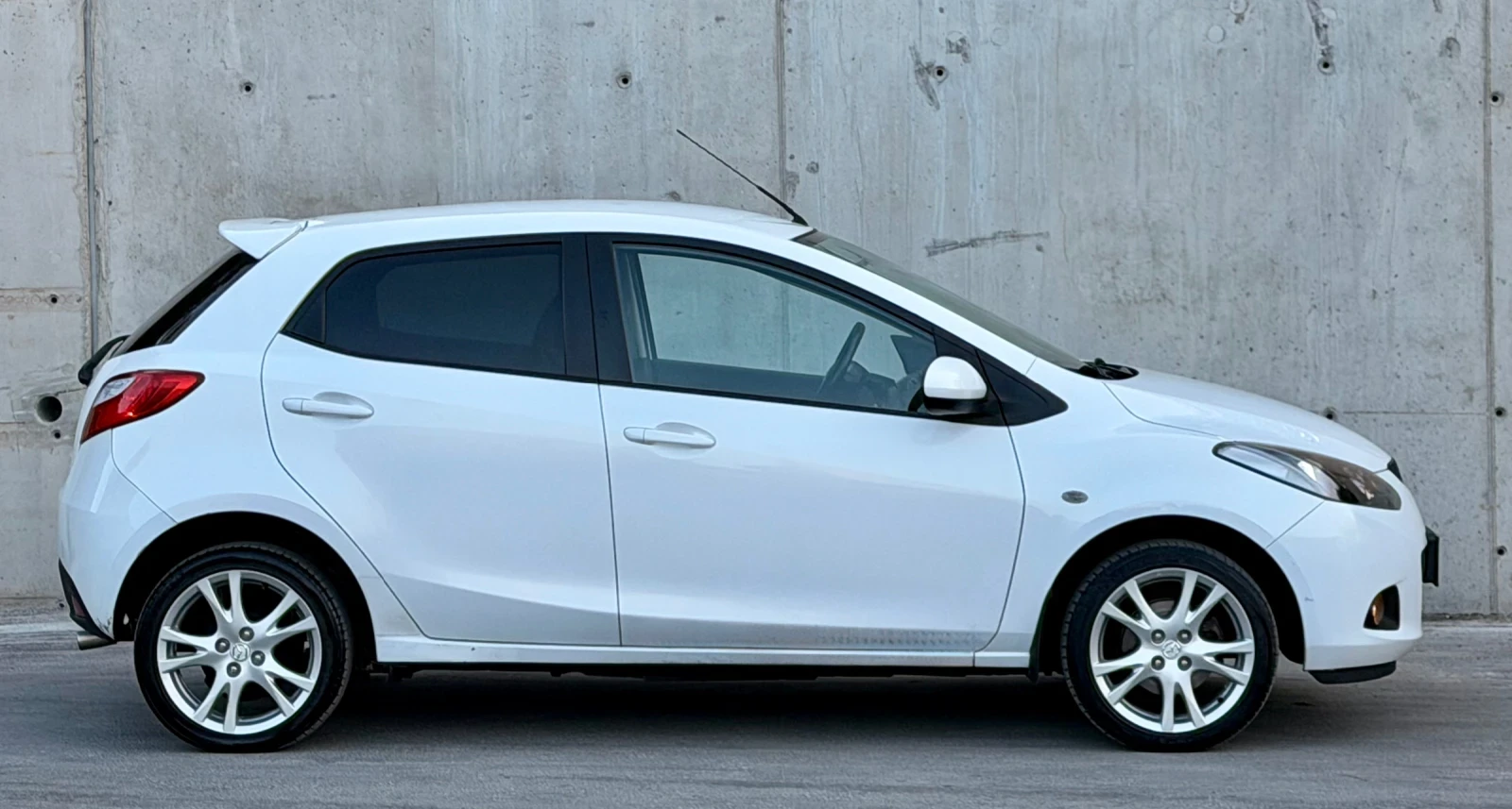 Mazda 2 1.3 бензин * Климатик * * Нов внос* , снимка 5 - Автомобили и джипове - 55609961
