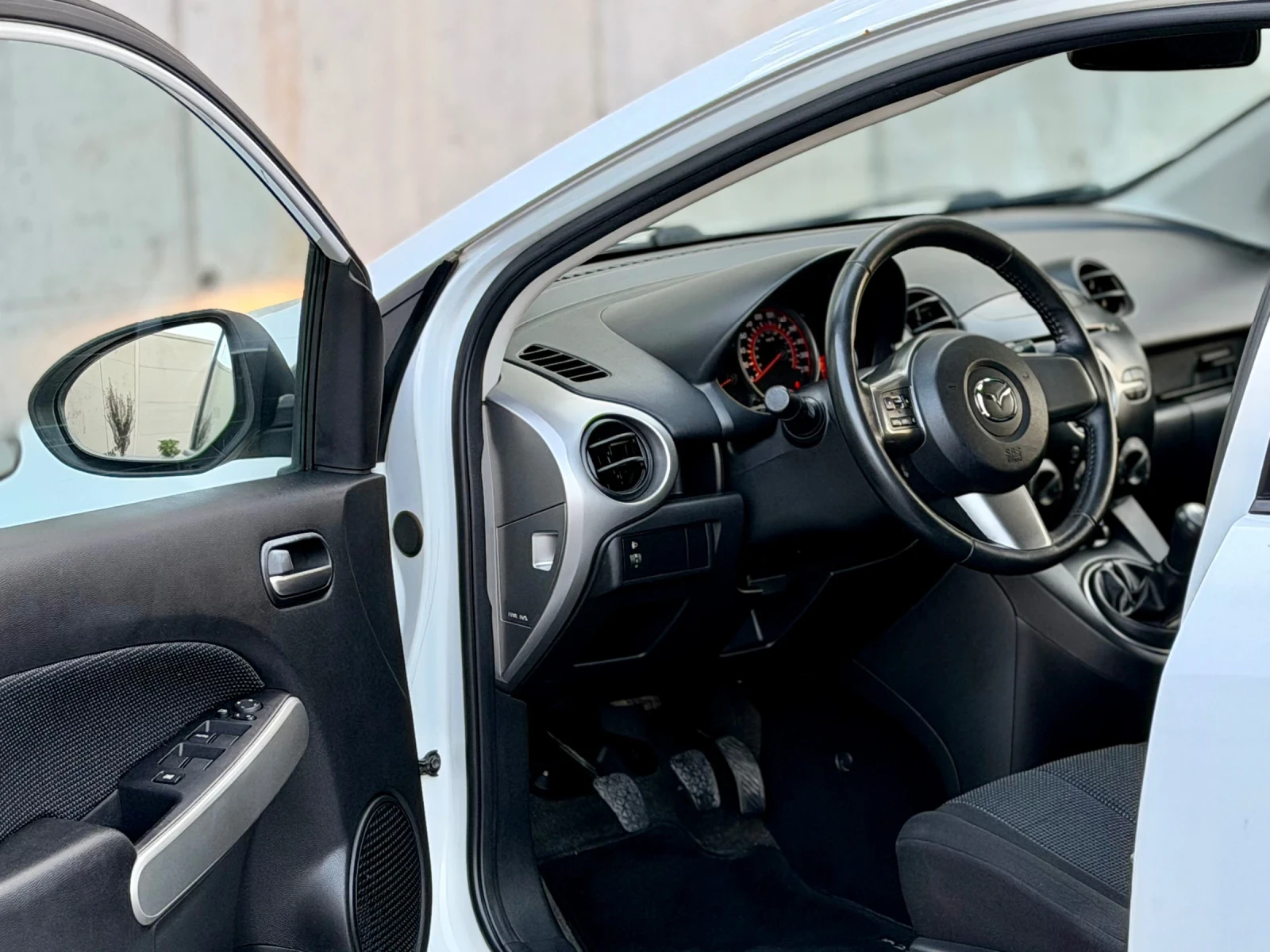 Mazda 2 1.3 бензин * Климатик * * Нов внос* , снимка 9 - Автомобили и джипове - 55609961