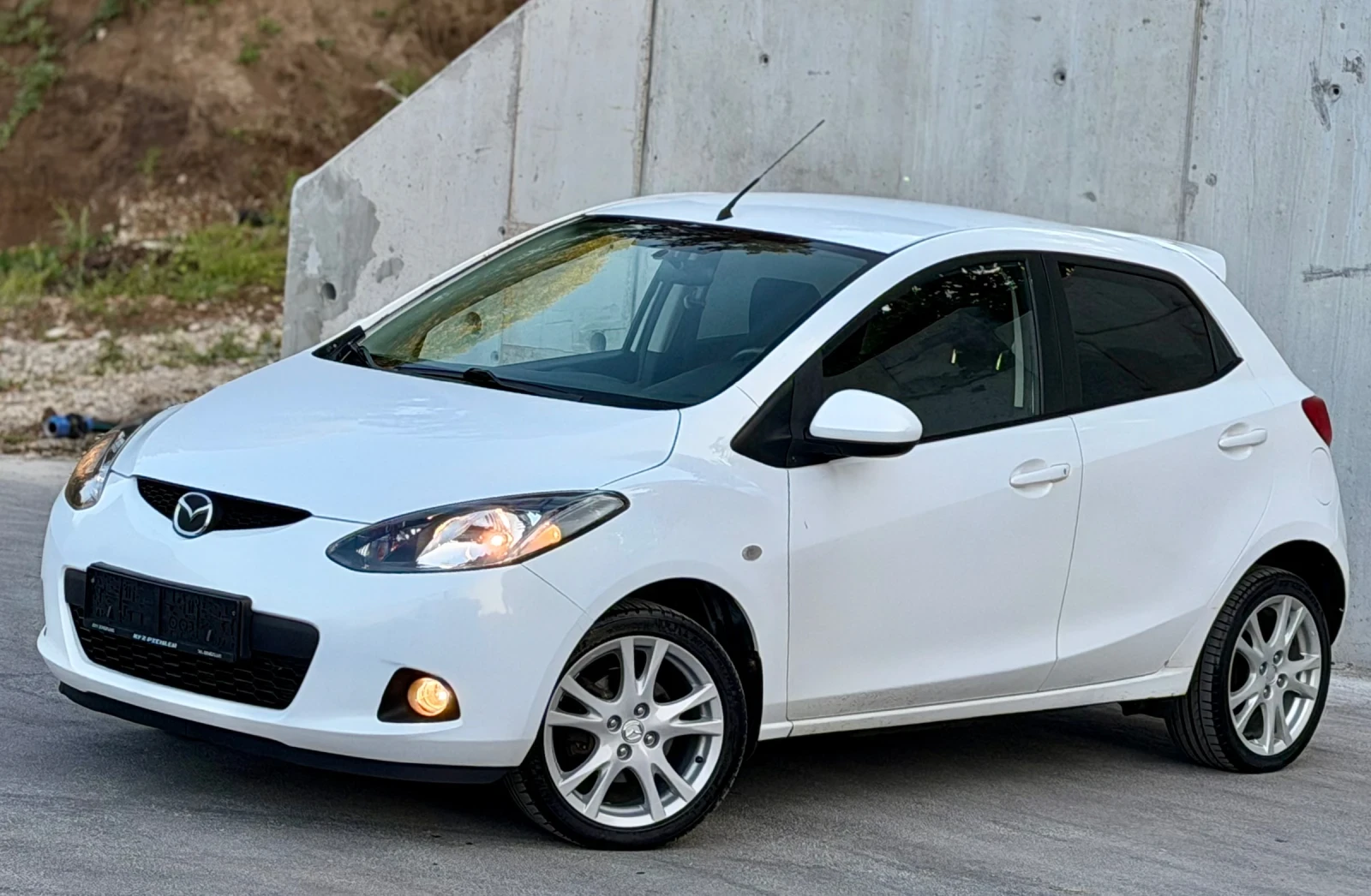 Mazda 2 1.3 бензин * Климатик * * Нов внос* , снимка 3 - Автомобили и джипове - 55609961
