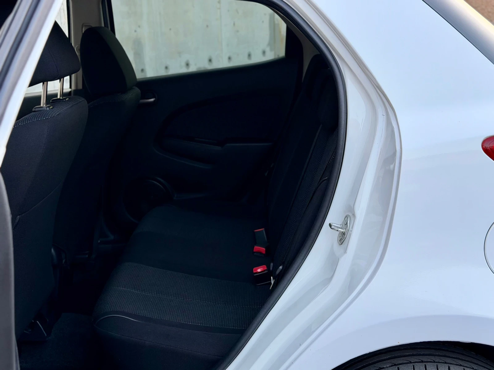 Mazda 2 1.3 бензин * Климатик * * Нов внос* , снимка 13 - Автомобили и джипове - 55609961