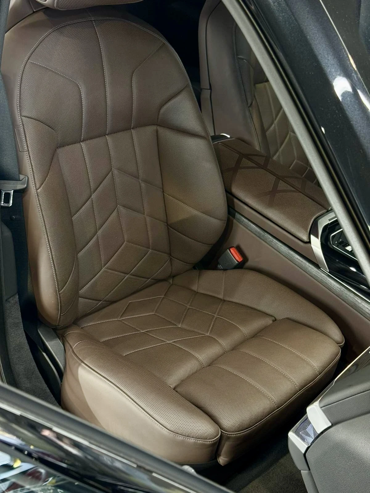 BMW 760 BMW M760e xDrive/Sky Lounge /Bowers & Wilkins, снимка 8 - Автомобили и джипове - 55981882