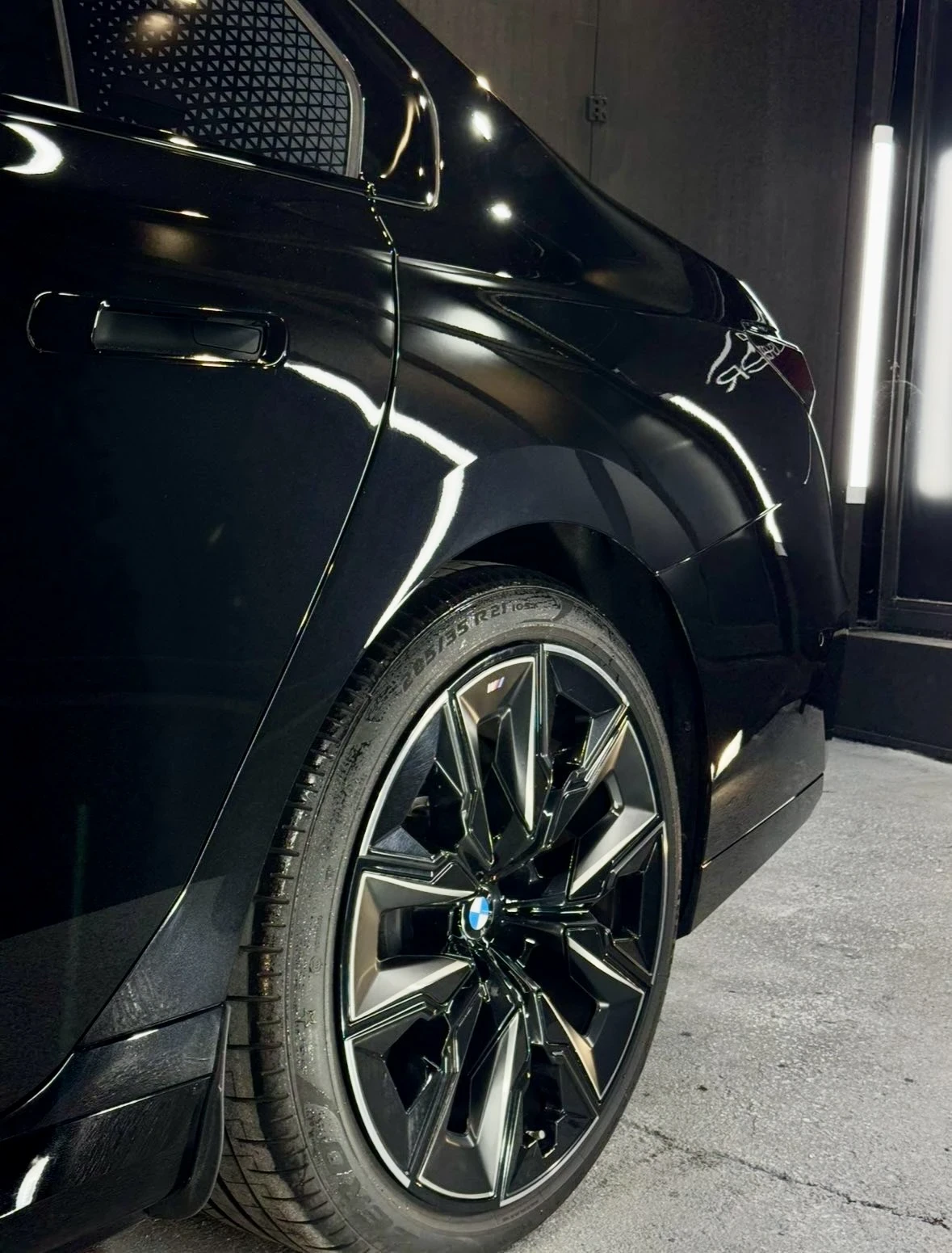 BMW 760 BMW M760e xDrive/Sky Lounge /Bowers & Wilkins, снимка 6 - Автомобили и джипове - 55981882
