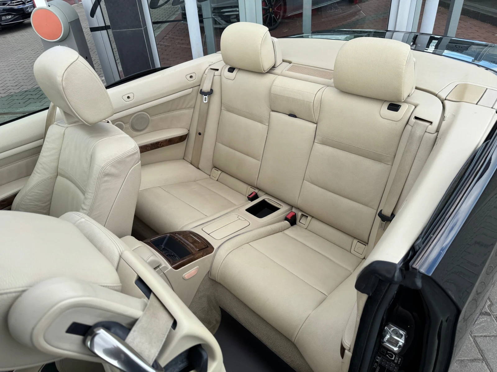 BMW 320 i#M PACK#6 СКОРОСТИ#SPORT PACK#ПОДГРЯВАНЕ, снимка 12 - Автомобили и джипове - 56331504