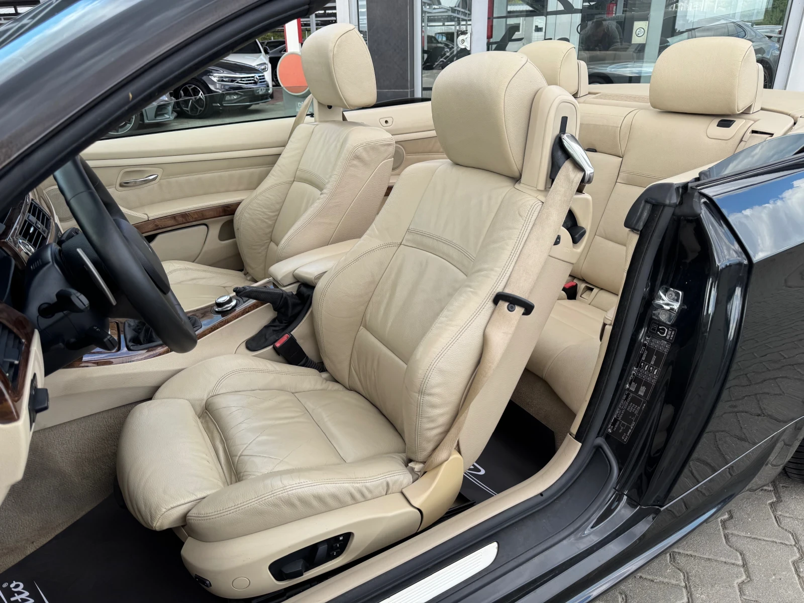 BMW 320 i#M PACK#6 СКОРОСТИ#SPORT PACK#ПОДГРЯВАНЕ, снимка 9 - Автомобили и джипове - 56331504