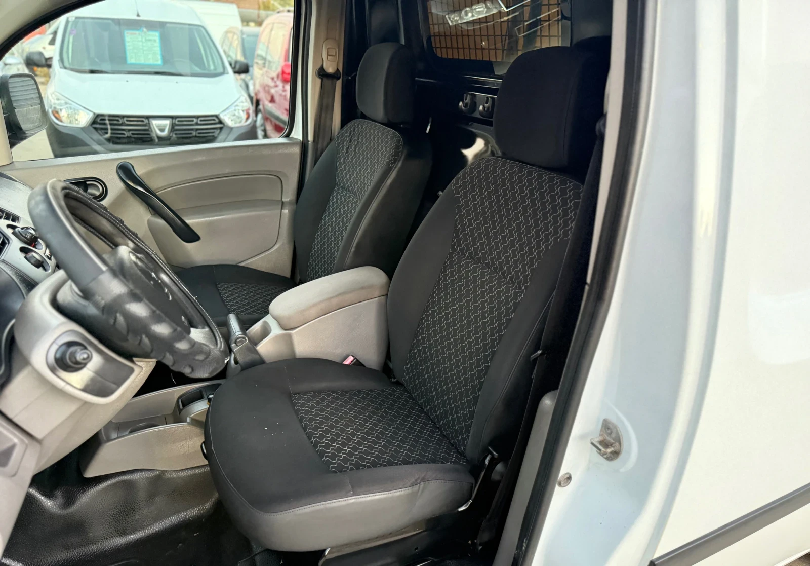 Renault Kangoo, снимка 10 - Автомобили и джипове - 56352899