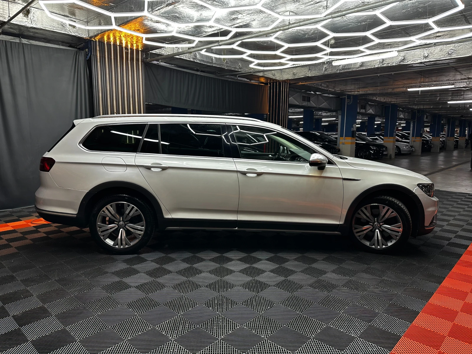 VW Passat Alltrack/239кс/4Motion/LED/Digital, снимка 4 - Автомобили и джипове - 56506366
